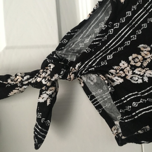 XHILARATION Black and White Floral Striped Romper - Picture 4 of 5